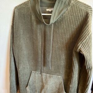 🌻Maurices Olive Green women’s top